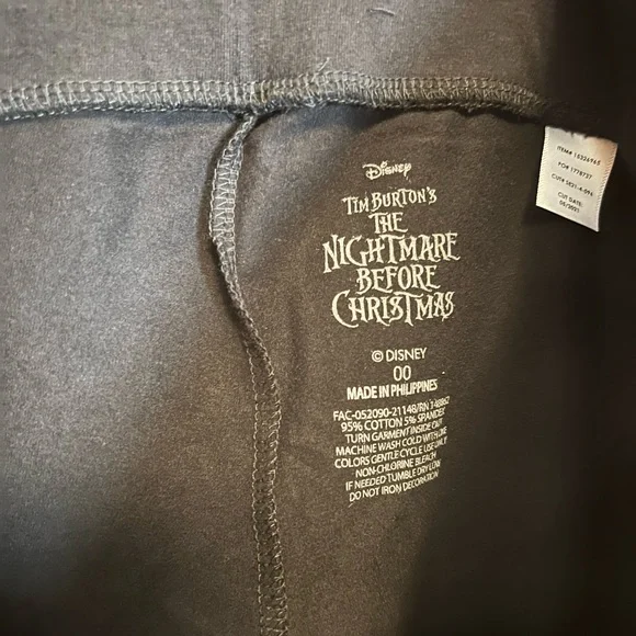 TORRID CROP LEGGING - DISNEY THE NIGHTMARE BEFORE CHRISTMAS FILIGREE - Picture 6 of 7